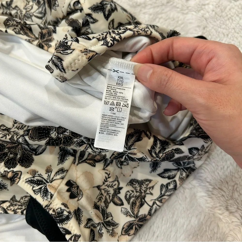 Old Navy - Belted Ivory & Black Floral High Neck One Piece Swimsuit - XXL - Picture 11 of 11